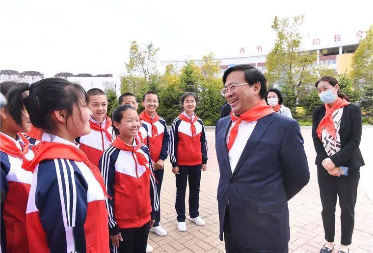 韩俊在参观“生命长江 生生不息――长江禁渔五年展”时强调 坚定不移推进长江十年禁渔 为长江经济带高质量发展提供有力支撑