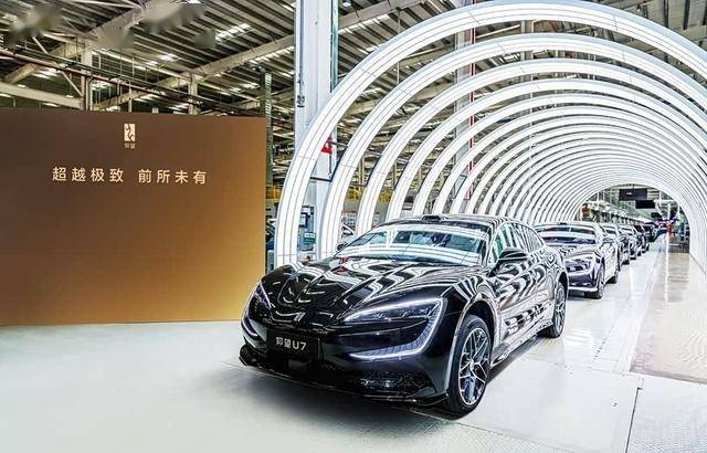 汽车“自主五强”的2025年：增长之下现战略分野