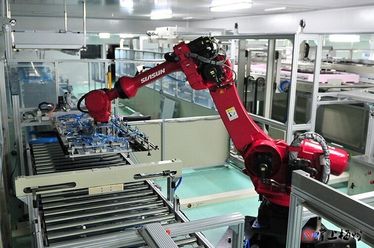 康冠科技：截至2025年9月30日，公司实际控制人凌斌先生直接持有公司股票189,553,861股