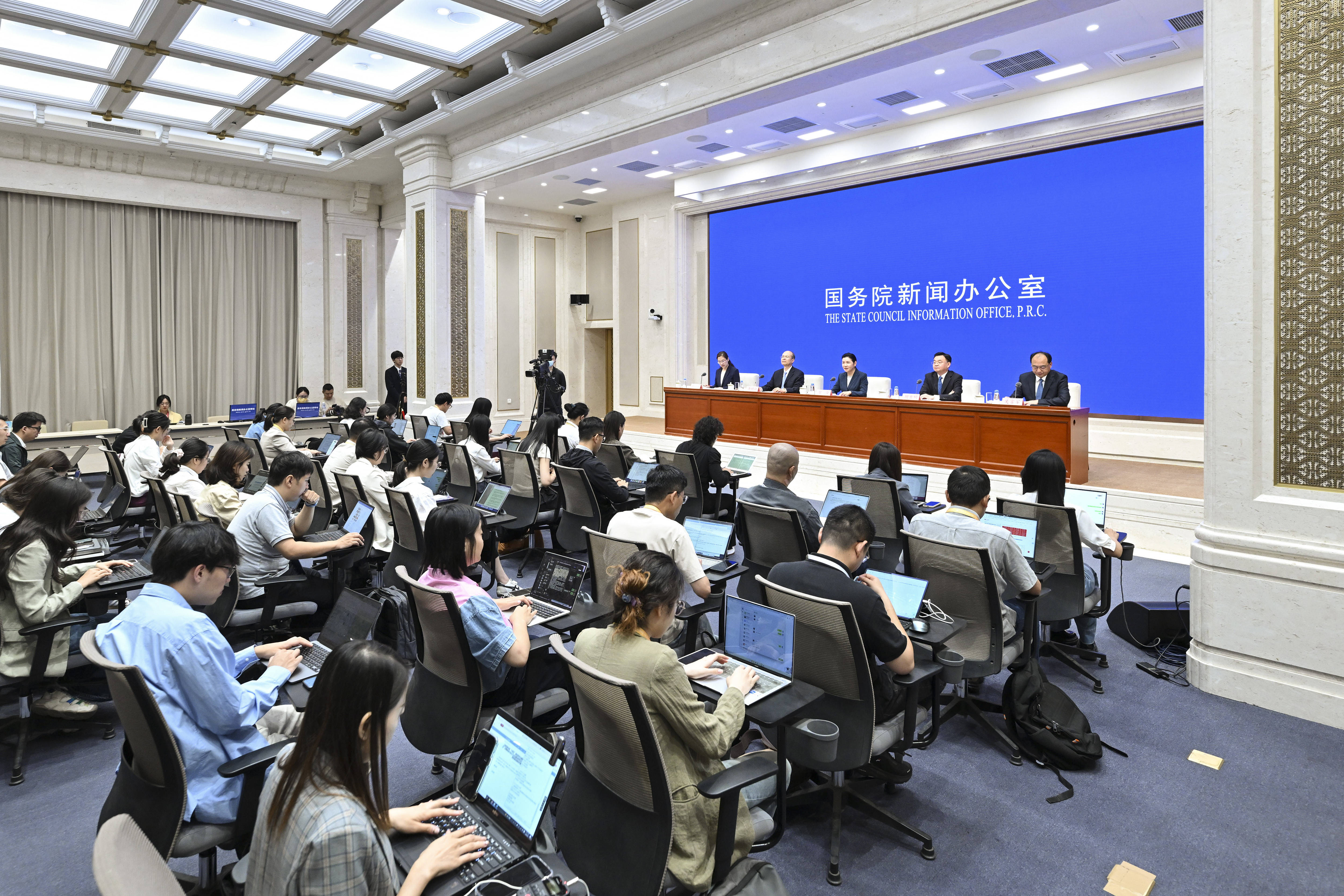 今日看点|国新办将举行货币金融政策支持实体经济高质量发展成效新闻发布会