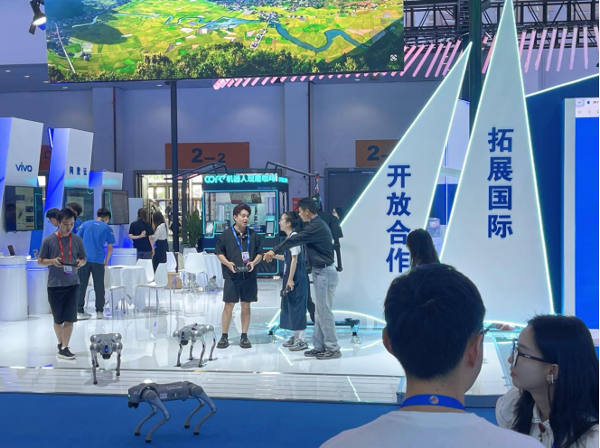 全球连线｜能跳舞、会家务！巴基斯坦留学生带你体验机器人“整活儿”炫技