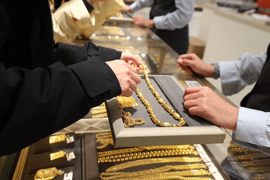 菜百股份获得外观设计专利授权：“耳饰（蜜蜂）”