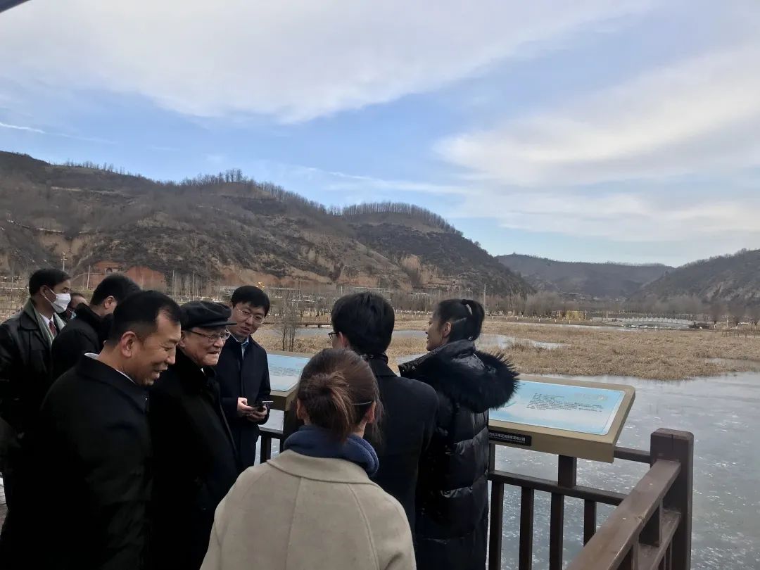 驻华使节参观“生命长江 生生不息―长江禁渔五年展”