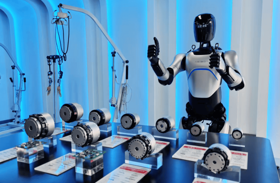 行业首个人形机器人全链条量产基地落地广州天河