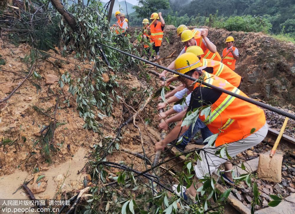 全国人大代表、今飞凯达董事长葛炳灶:建议将金华至南平铁路列入国家中长期铁路网规划