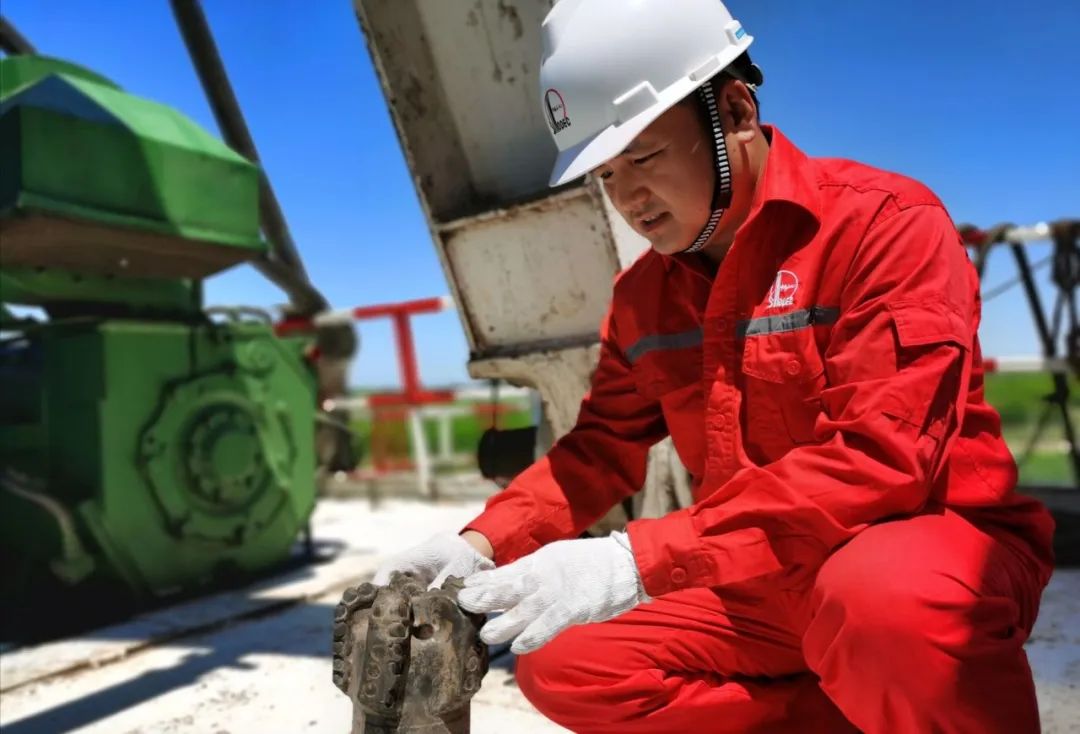 中国石化获得发明专利授权：“太阳能跟踪器回转支承用润滑脂及其原料组合物和制备方法”