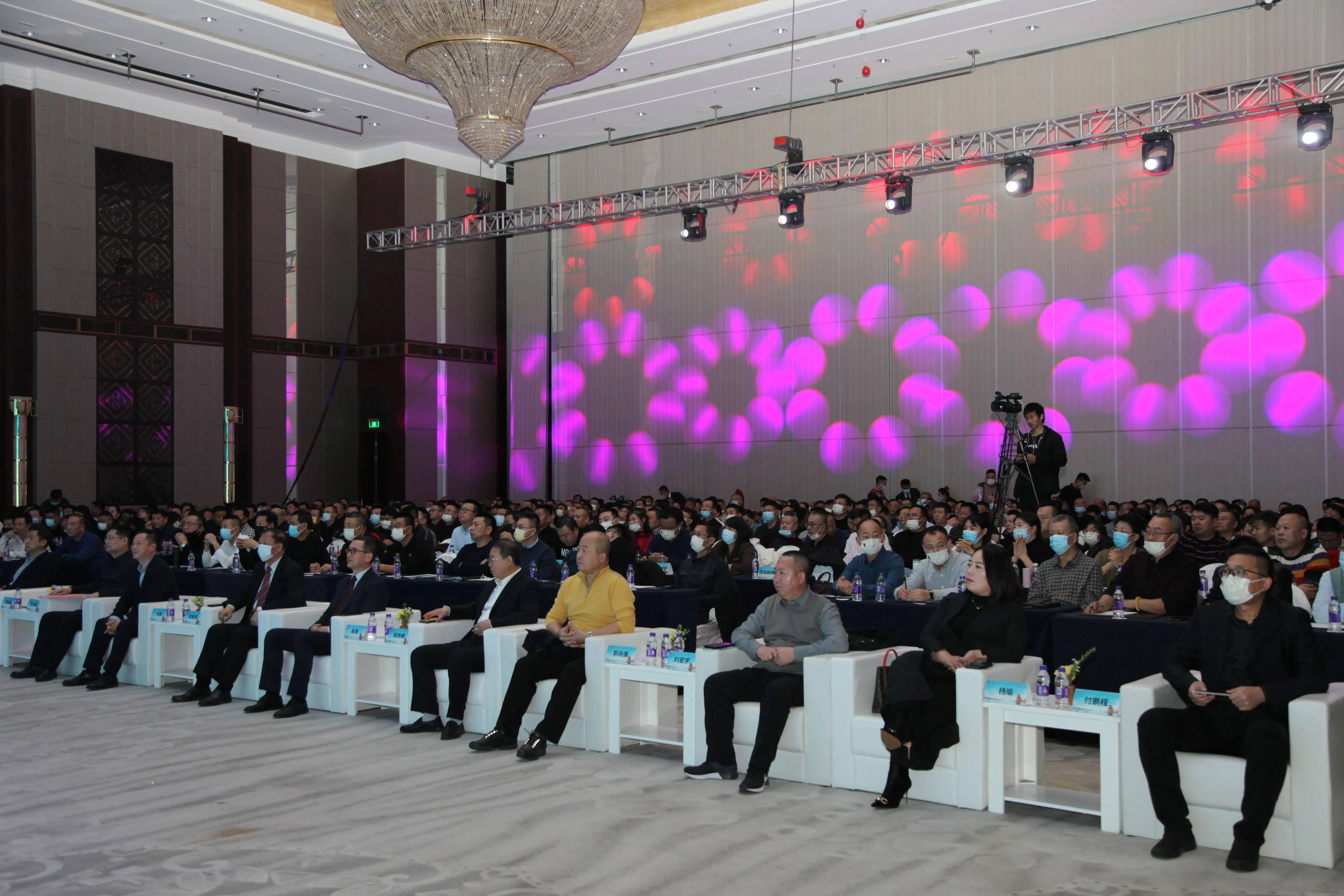 春晚白酒品牌三十年浮沉：从'标王'争霸到'四强'鼎立，行业营销迈入高质量新阶段