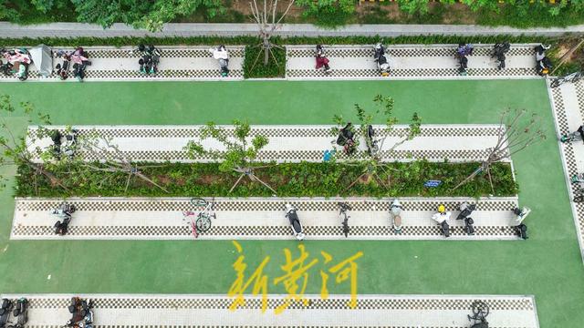 绿色与AI加速融合 中国轨道交通技术亮相柏林